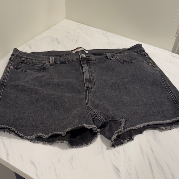 Levi's Pants - Levi’s black Heritage high rise jean shorts  size 20. 35 waist  Great condition!
